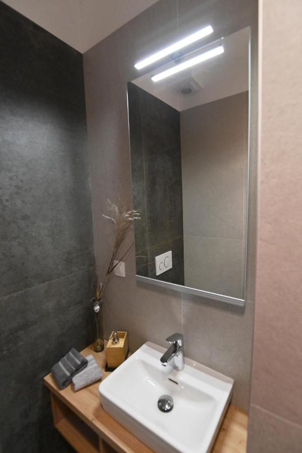 Sea View Deluxe Apartment غييكا المظهر الخارجي الصورة