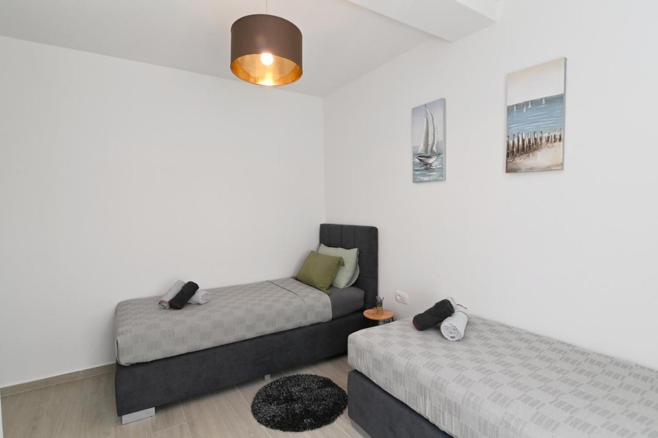 Sea View Deluxe Apartment غييكا المظهر الخارجي الصورة